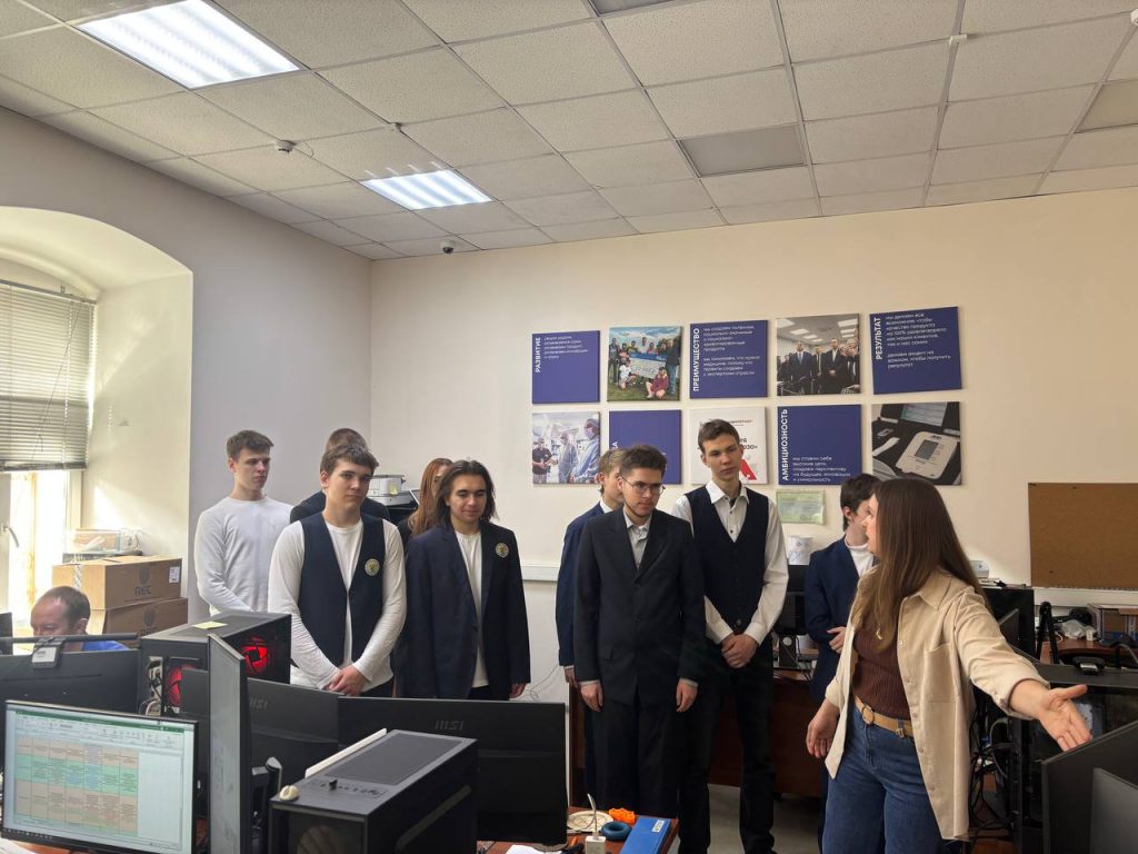 Заглянули в будущее медицины: лицеисты  посетили Инжиниринговый центр СамГМУ