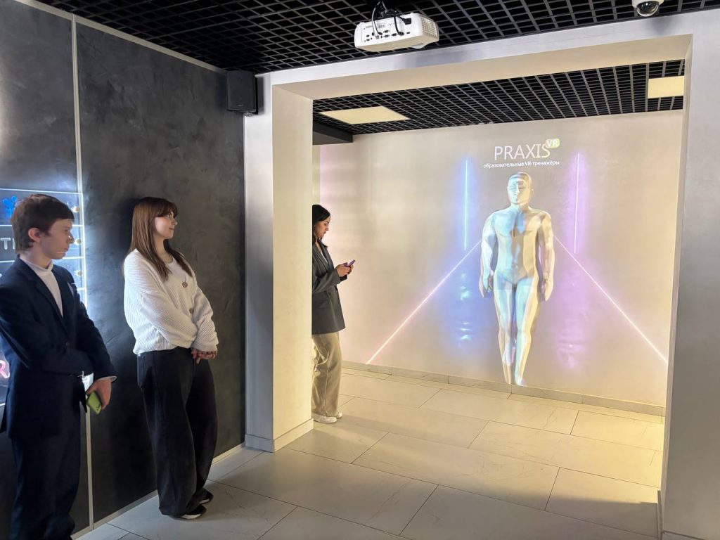 Заглянули в будущее медицины: лицеисты  посетили Инжиниринговый центр СамГМУ