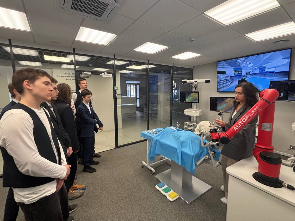 Заглянули в будущее медицины: лицеисты  посетили Инжиниринговый центр СамГМУ